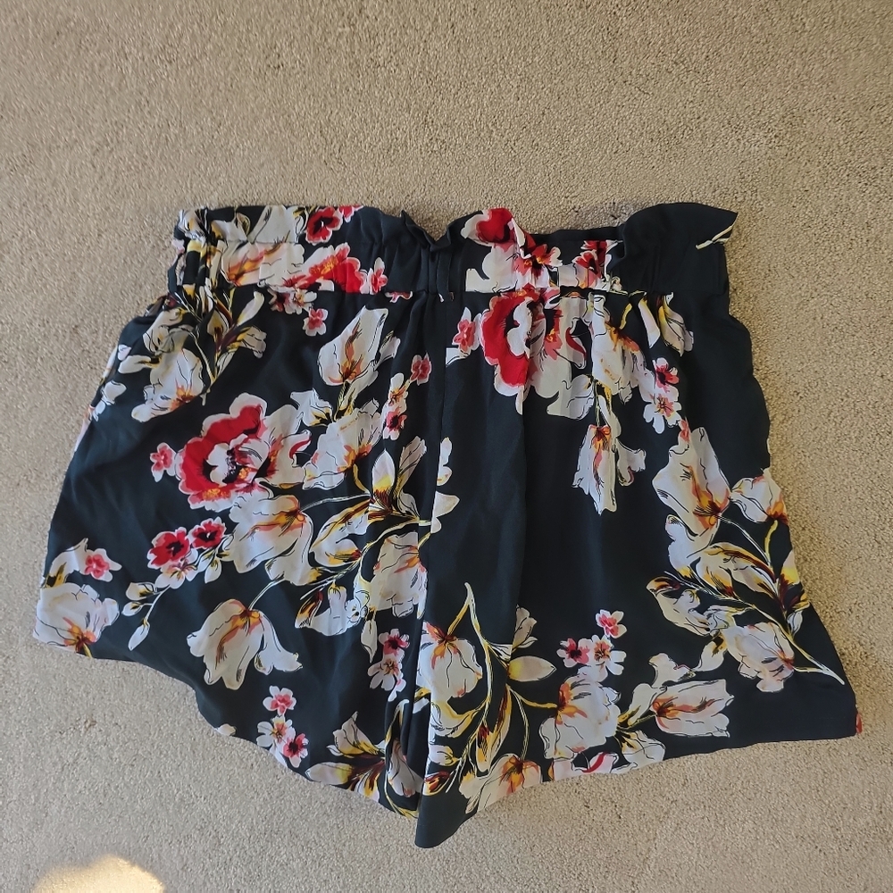 Floral Women's Shorts - Picture 2 of 5